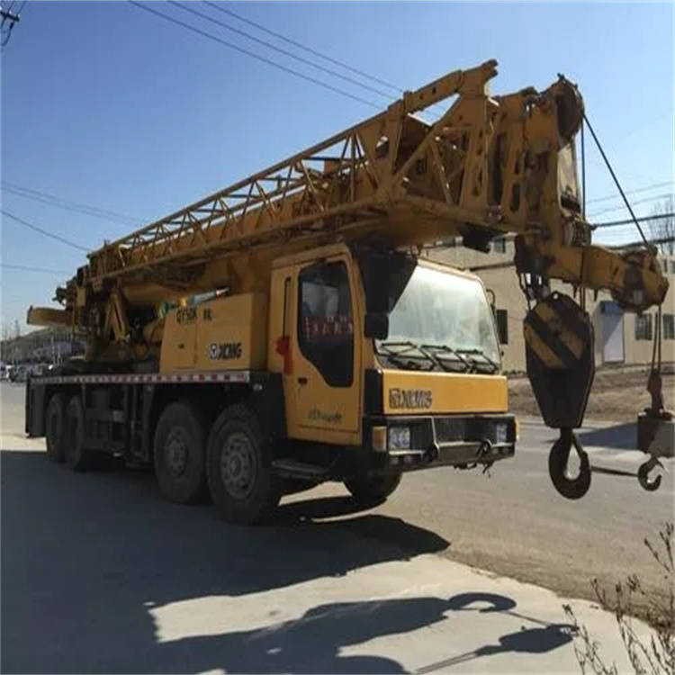 三角镇吊车怎么吊装挖掘机